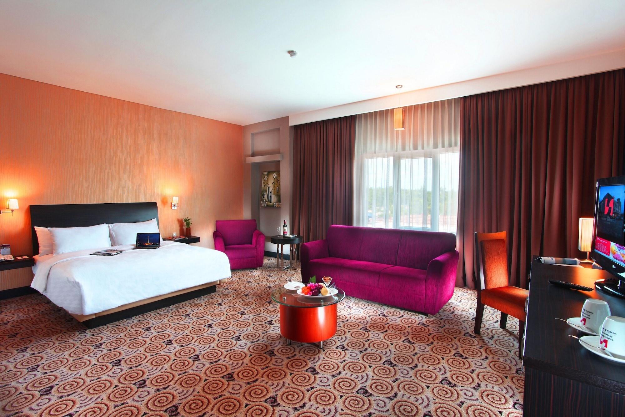 Swiss-Belhotel Kendari Exterior photo