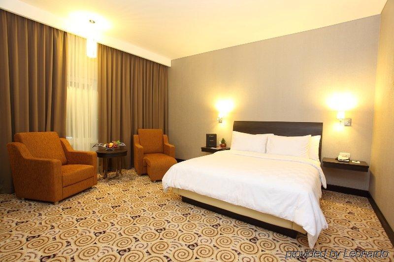 Swiss-Belhotel Kendari Room photo