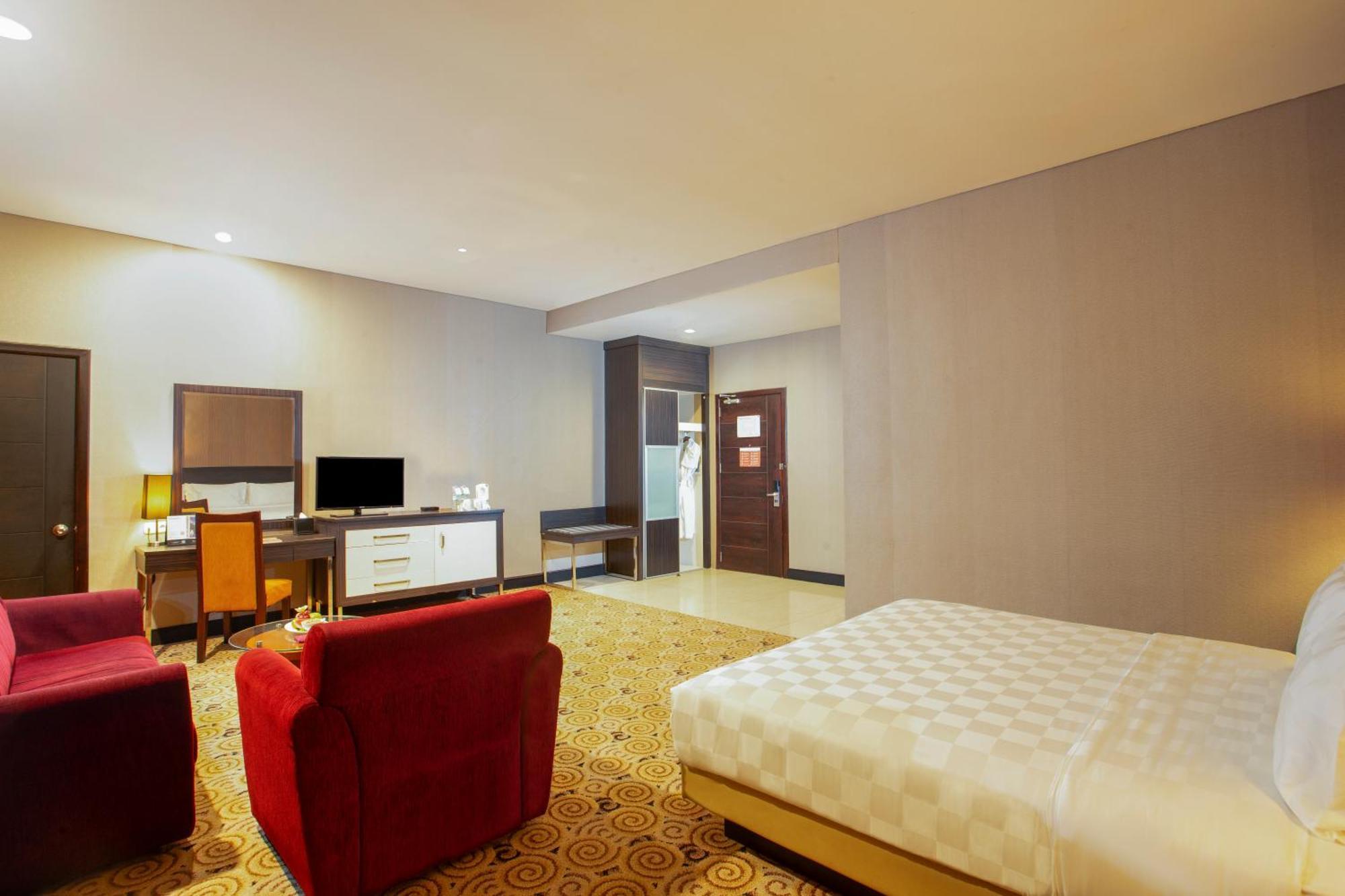 Swiss-Belhotel Kendari Exterior photo
