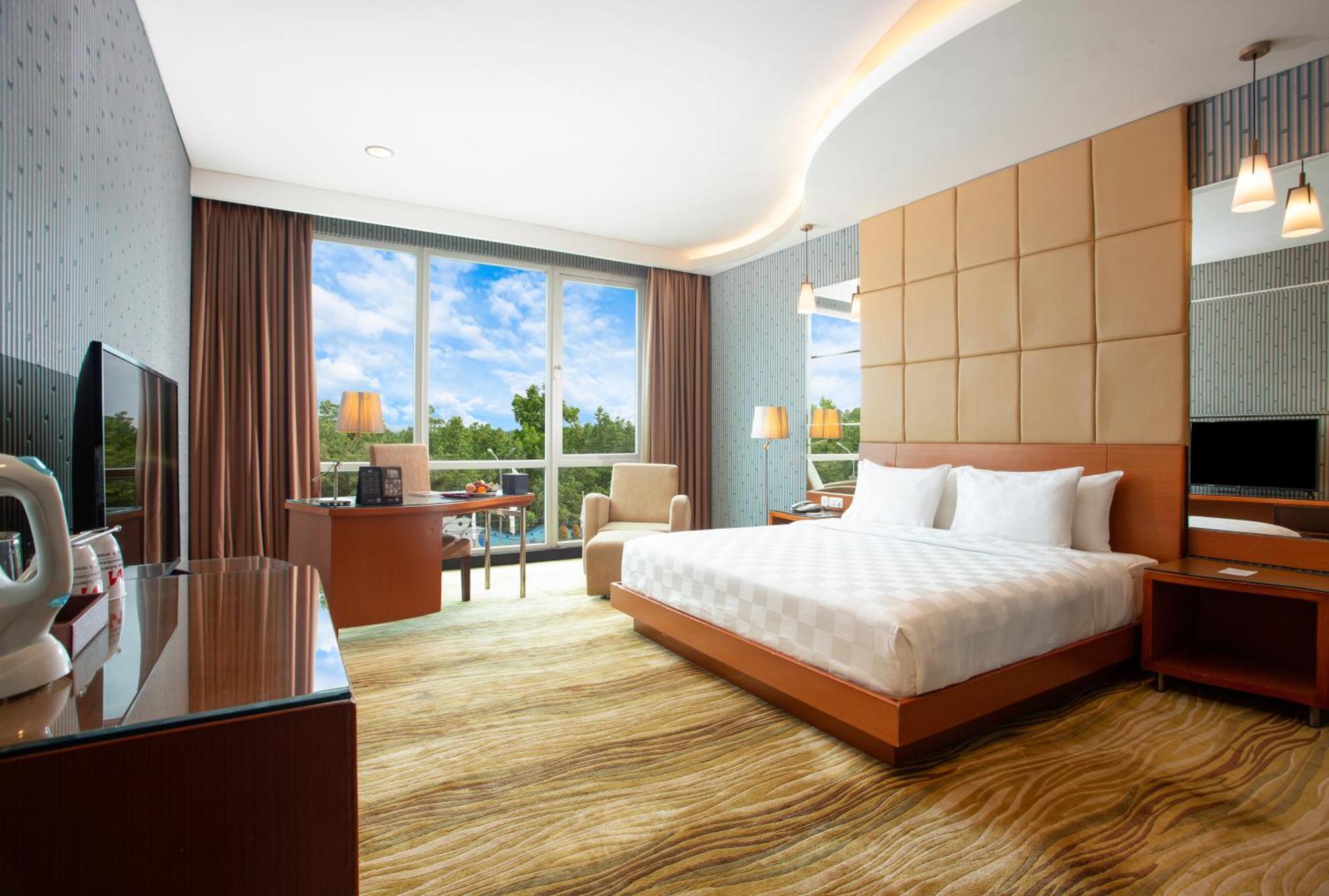Swiss-Belhotel Kendari Exterior photo