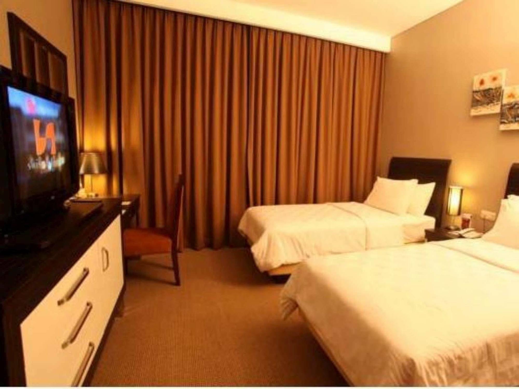 Swiss-Belhotel Kendari Exterior photo