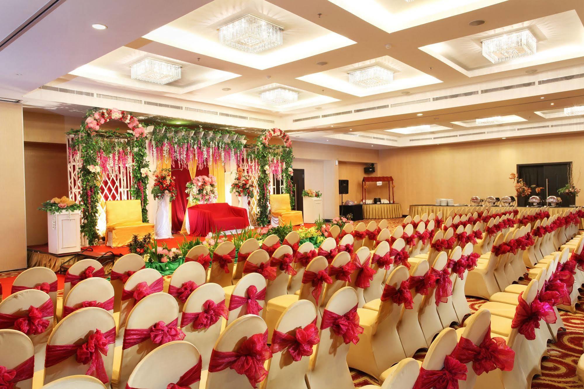Swiss-Belhotel Kendari Exterior photo